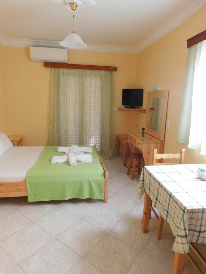 Poros TownTo Spiti Tis Eirinis公寓 外观 照片