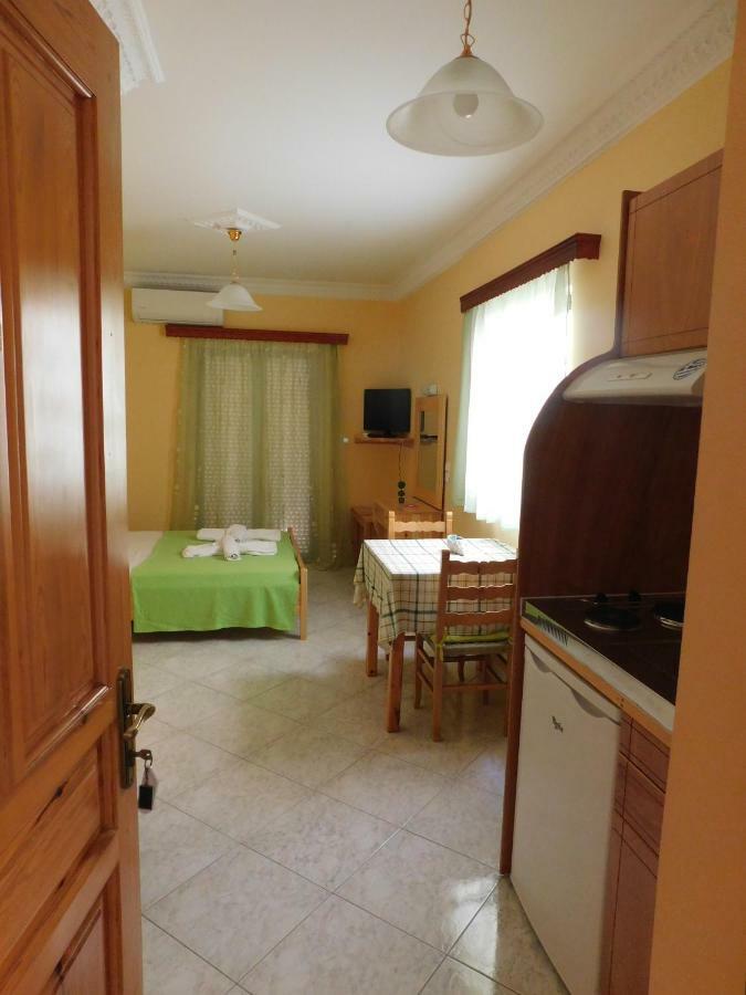 Poros TownTo Spiti Tis Eirinis公寓 外观 照片