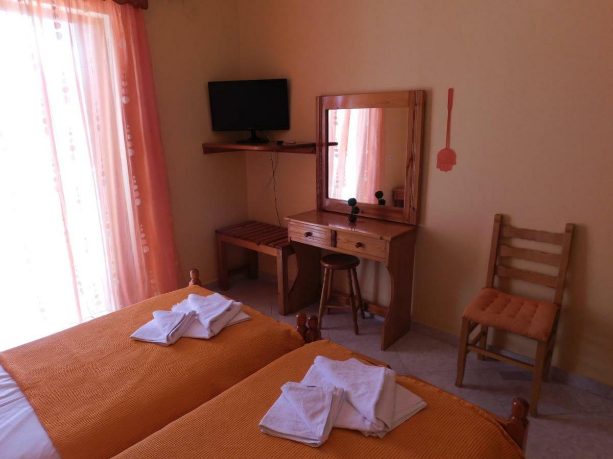 Poros TownTo Spiti Tis Eirinis公寓 外观 照片